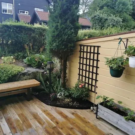 Koselig Med Hage Appartement